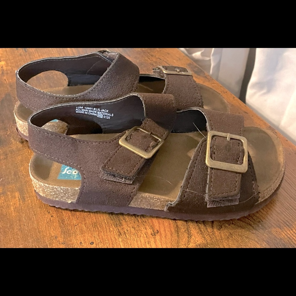 Little boys sz 12 brown sandals in great shape. For casual or dressier outfits!